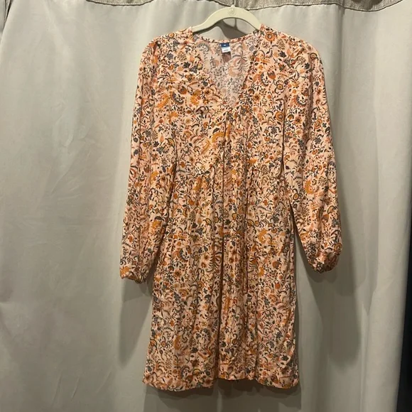 Old Navy peach floral/scroll print long sleeve dress, XS Old Navy peach floral/scroll print long sleeve dress, XS